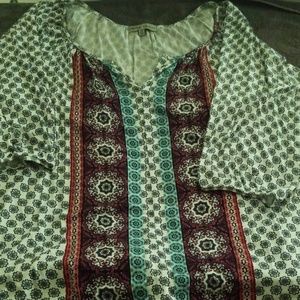 Lightweight stretchy peasant top